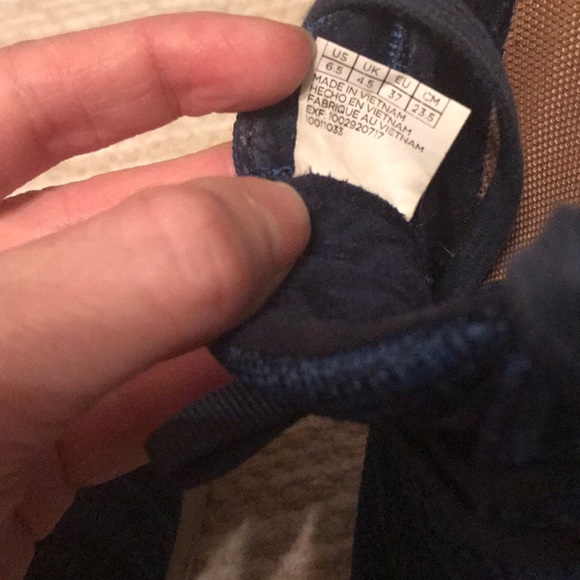 Toms tennis shoes - Picture 7 of 8